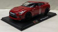 Bburago 2017 Nissan GTR Red 1/24 scale model car