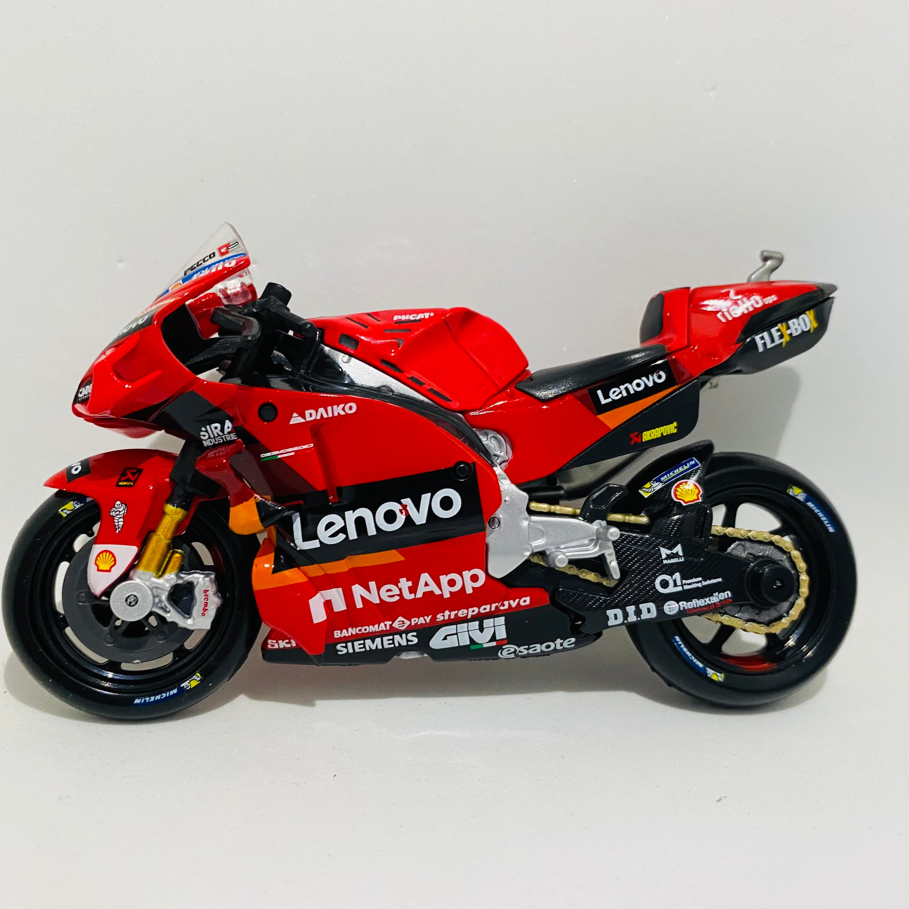  Maisto - Moto GP Racing - Ducati Lenovo 2022#63 Bagnaia - 1:6  Scale Vehicle Reproduction - Toy for Children from 8 Years - M32229 :  Automotive